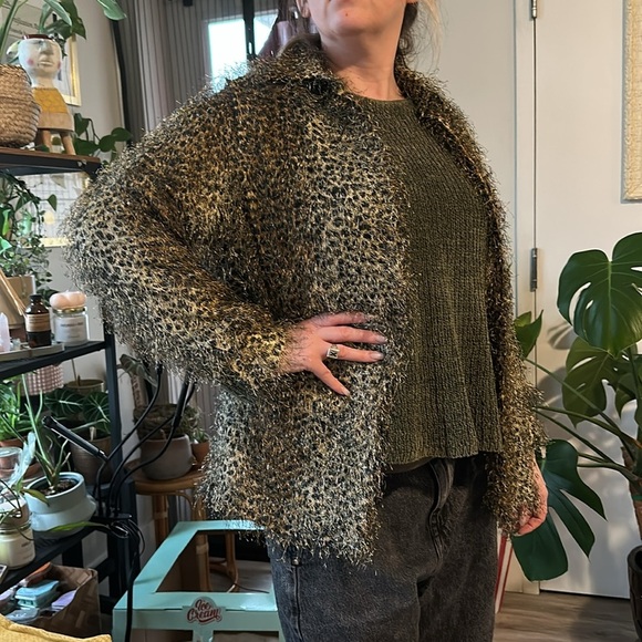 FASHION 2 FASHION | Vintage Stylish Eye Lash Leopard Print Women's Blouse - Picture 1 of 9